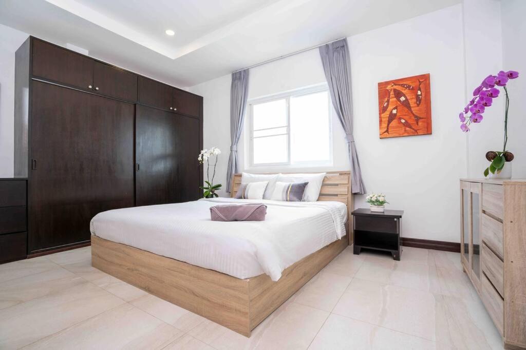 1 Bedroom Apartment In Nai Harn Ban Saiyuan Екстер'єр фото